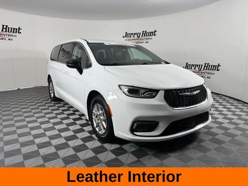 2024 Chrysler Pacifica Touring-L