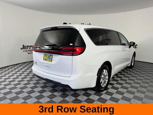 2024 Chrysler Pacifica Touring-L