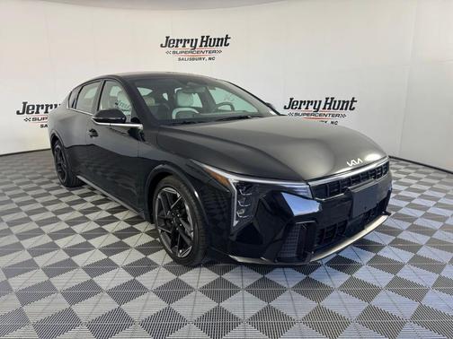 Aurora Black Pearl 2025 Kia K4 GT-Line