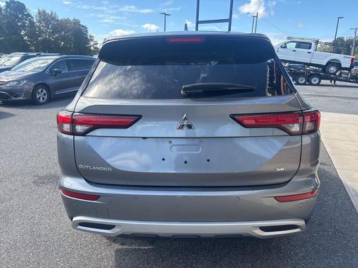 2023 Mitsubishi Outlander SE