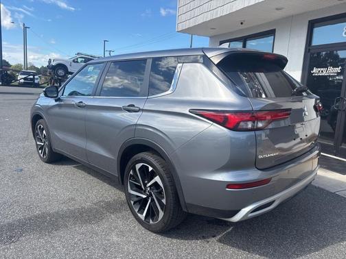 2023 Mitsubishi Outlander SE