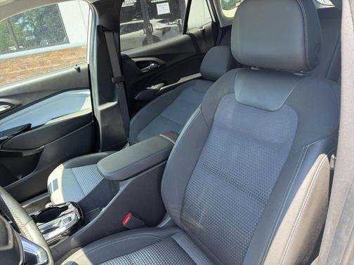 Summit White 2024 Chevrolet Trax LT