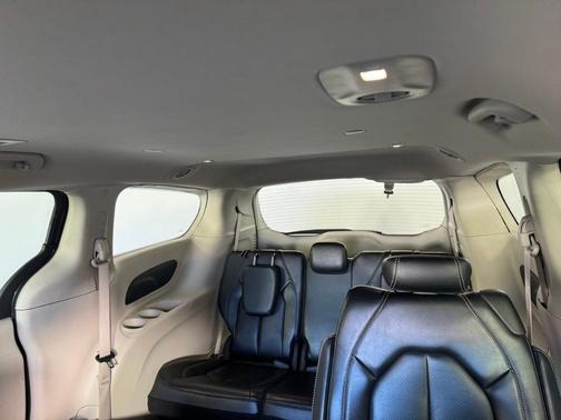 2023 Chrysler Pacifica Touring-L