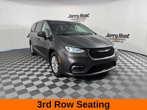 2023 Chrysler Pacifica Touring-L