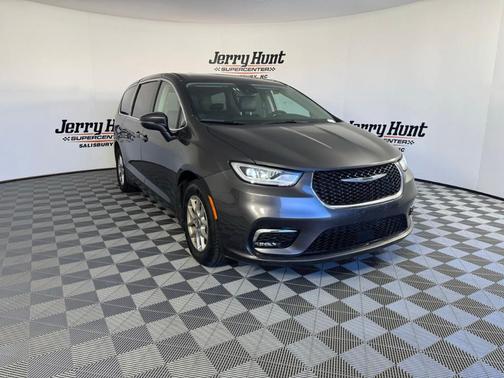 2023 Chrysler Pacifica Touring-L