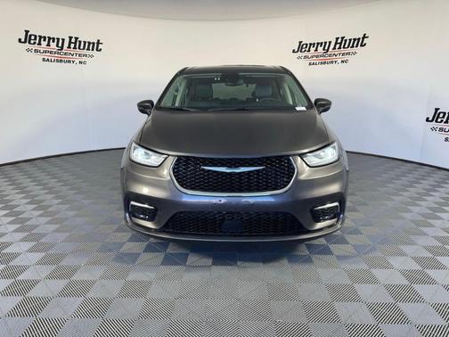 2023 Chrysler Pacifica Touring-L