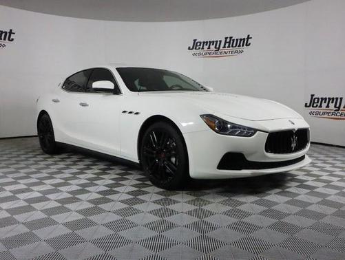 Photo 3 of 34 of 2017 Maserati Ghibli Base