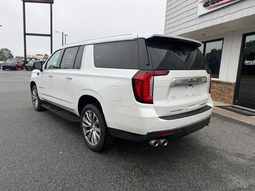 White Frost Tri-Coat 2023 GMC Yukon XL Denali