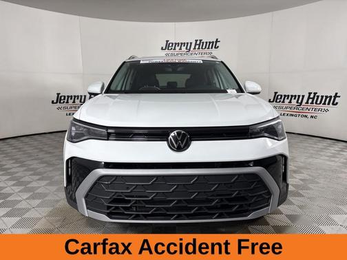 Pure White 2025 Volkswagen Taos 1.5T SE