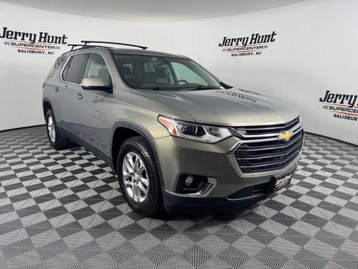 Pepperdust Metallic 2018 Chevrolet Traverse LT Cloth