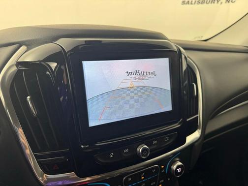 Pepperdust Metallic 2018 Chevrolet Traverse LT Cloth