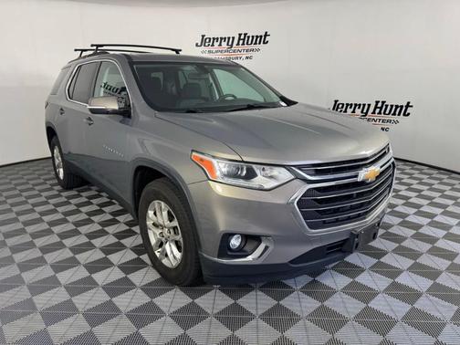 Pepperdust Metallic 2018 Chevrolet Traverse LT Cloth