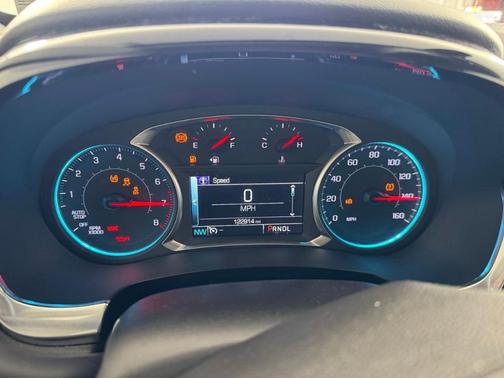 Pepperdust Metallic 2018 Chevrolet Traverse LT Cloth