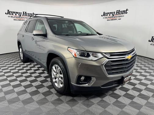 Pepperdust Metallic 2018 Chevrolet Traverse LT Cloth