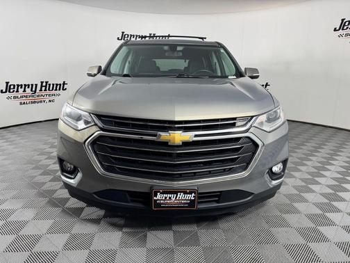 Pepperdust Metallic 2018 Chevrolet Traverse LT Cloth