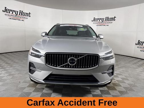 2022 Volvo XC60 B5 Inscription