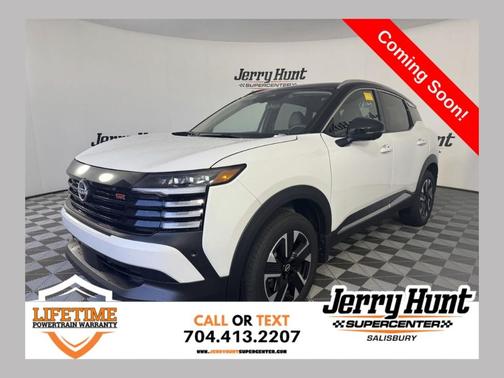 Aspen White / Super Black 2025 Nissan Kicks SR