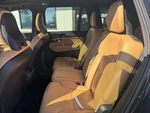 2019 Volvo XC90 T6 Momentum