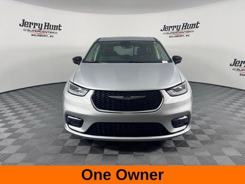 2024 Chrysler Pacifica Touring-L