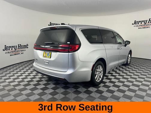 2024 Chrysler Pacifica Touring-L