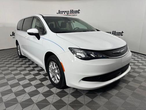 Bright White Clearcoat 2023 Chrysler Voyager LX