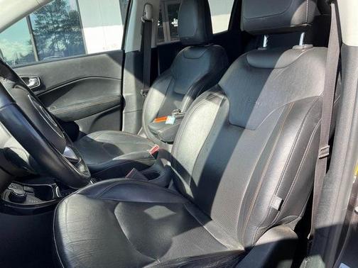 Photo 2 of 10 of 2018 Jeep Compass Limited