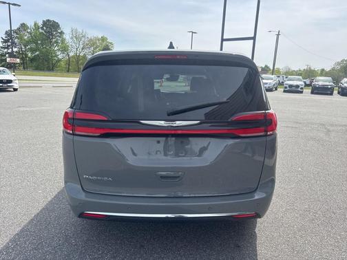 2023 Chrysler Pacifica Touring-L