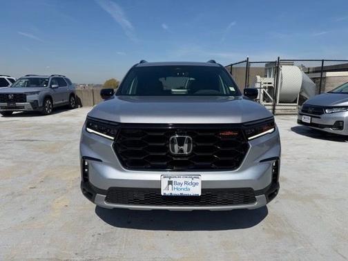 Lunar Silver Metallic 2023 Honda Pilot