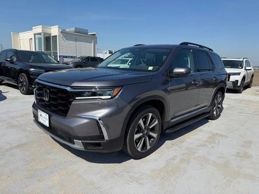 Modern Steel Metallic 2023 Honda Pilot