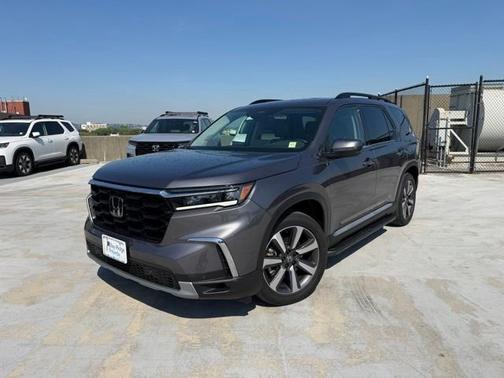 Modern Steel Metallic 2023 Honda Pilot