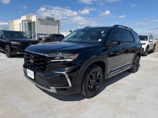 Crystal Black Pearl 2025 Honda Pilot