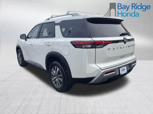 2024 Nissan Pathfinder SL