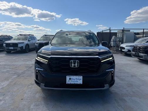 Crystal Black Pearl 2023 Honda Pilot