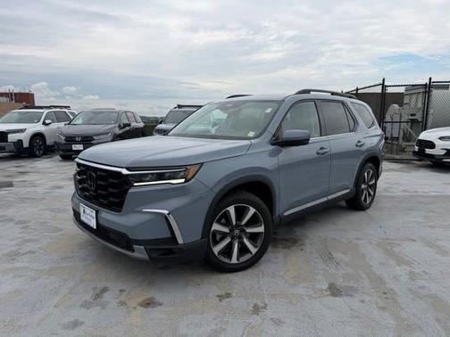 Sonic Gray Pearl 2023 Honda Pilot