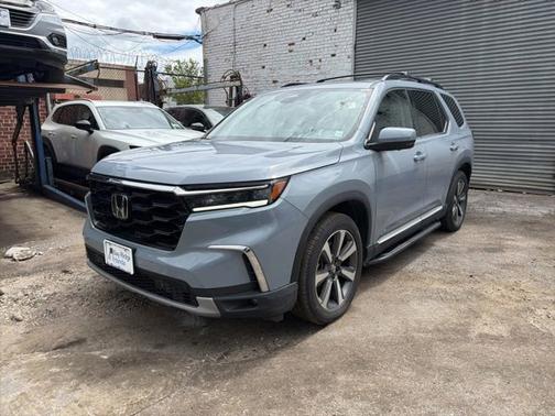 Sonic Gray Pearl 2023 Honda Pilot