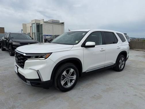 Platinum White Pearl 2024 Honda Pilot