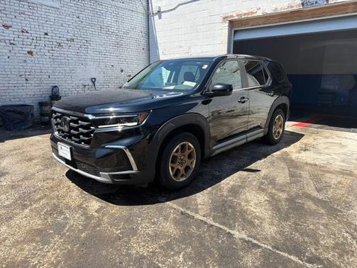 Crystal Black Pearl 2023 Honda Pilot