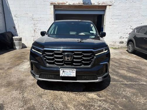 Crystal Black Pearl 2023 Honda Pilot