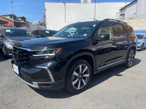 Crystal Black Pearl 2023 Honda Pilot