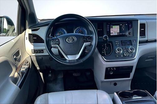2016 Toyota Sienna XLE