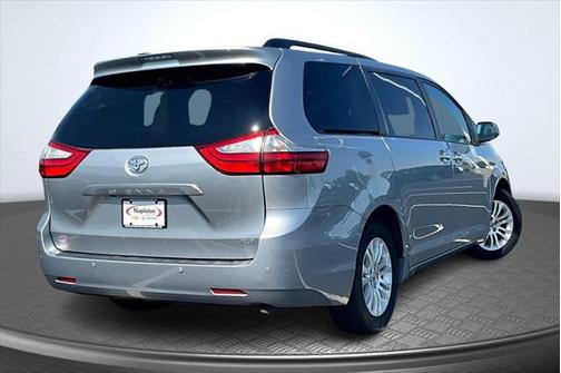 2016 Toyota Sienna XLE