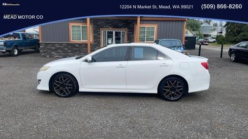 White 2014 Toyota Camry SE