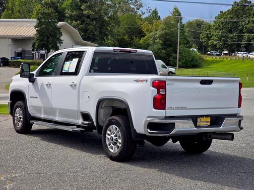 Summit White 2024 Chevrolet Silverado 2500 LT
