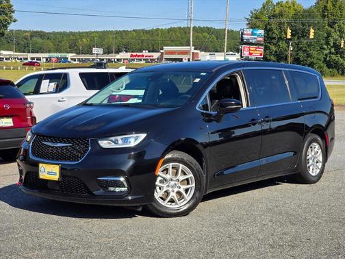 Diamond Black 2024 Chrysler Pacifica Touring-L