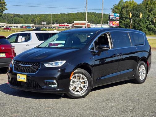 Diamond Black 2024 Chrysler Pacifica Touring-L