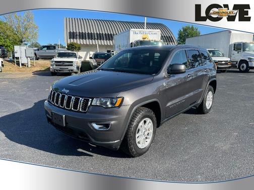 Photo 3 of 21 of 2019 Jeep Grand Cherokee Laredo E