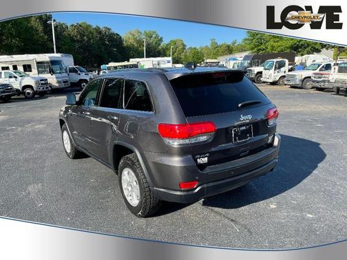 Photo 4 of 21 of 2019 Jeep Grand Cherokee Laredo E