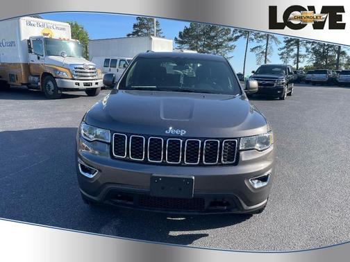 Photo 2 of 21 of 2019 Jeep Grand Cherokee Laredo E