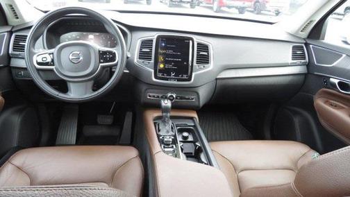 2020 Volvo XC90 T6 Momentum