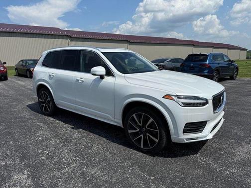 2020 Volvo XC90 T6 Momentum